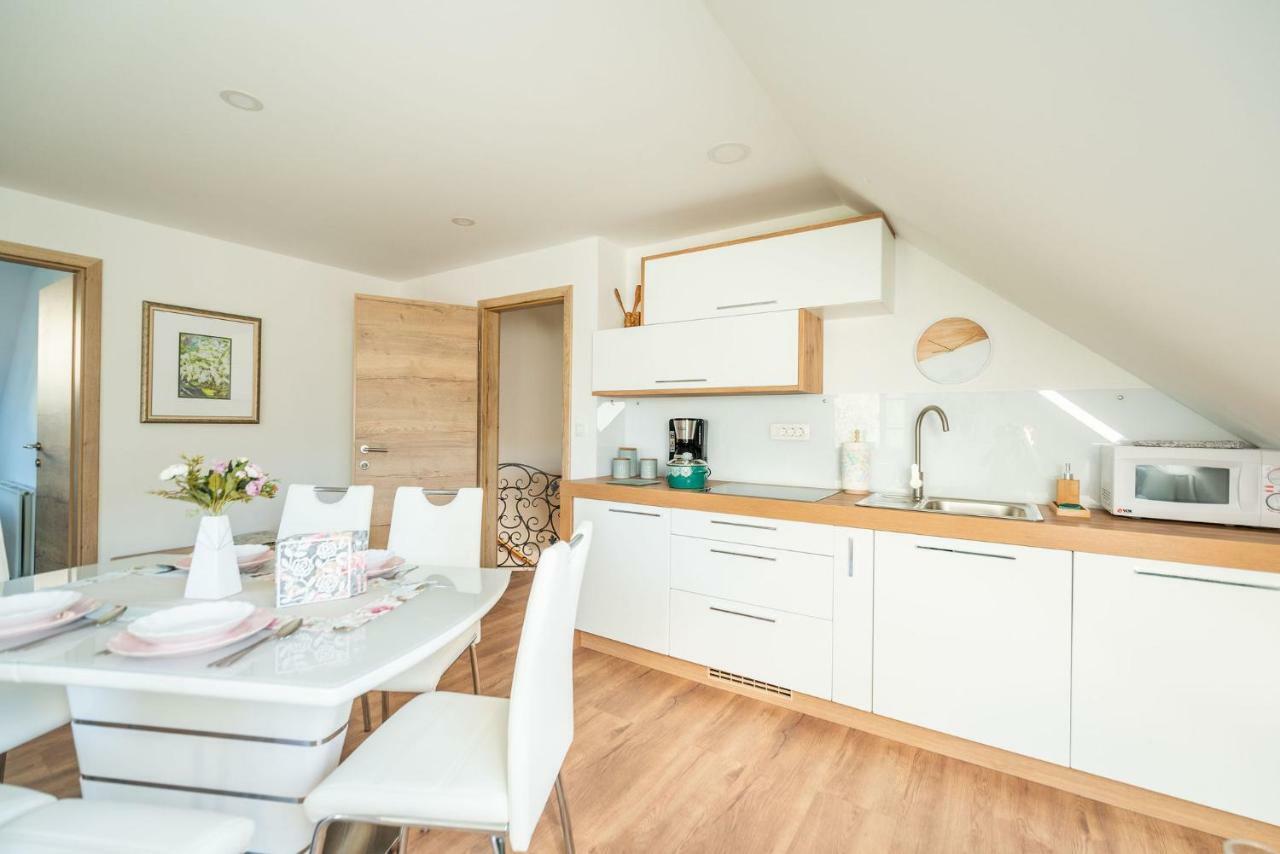 Apartmaji Urska Lasko Bagian luar foto