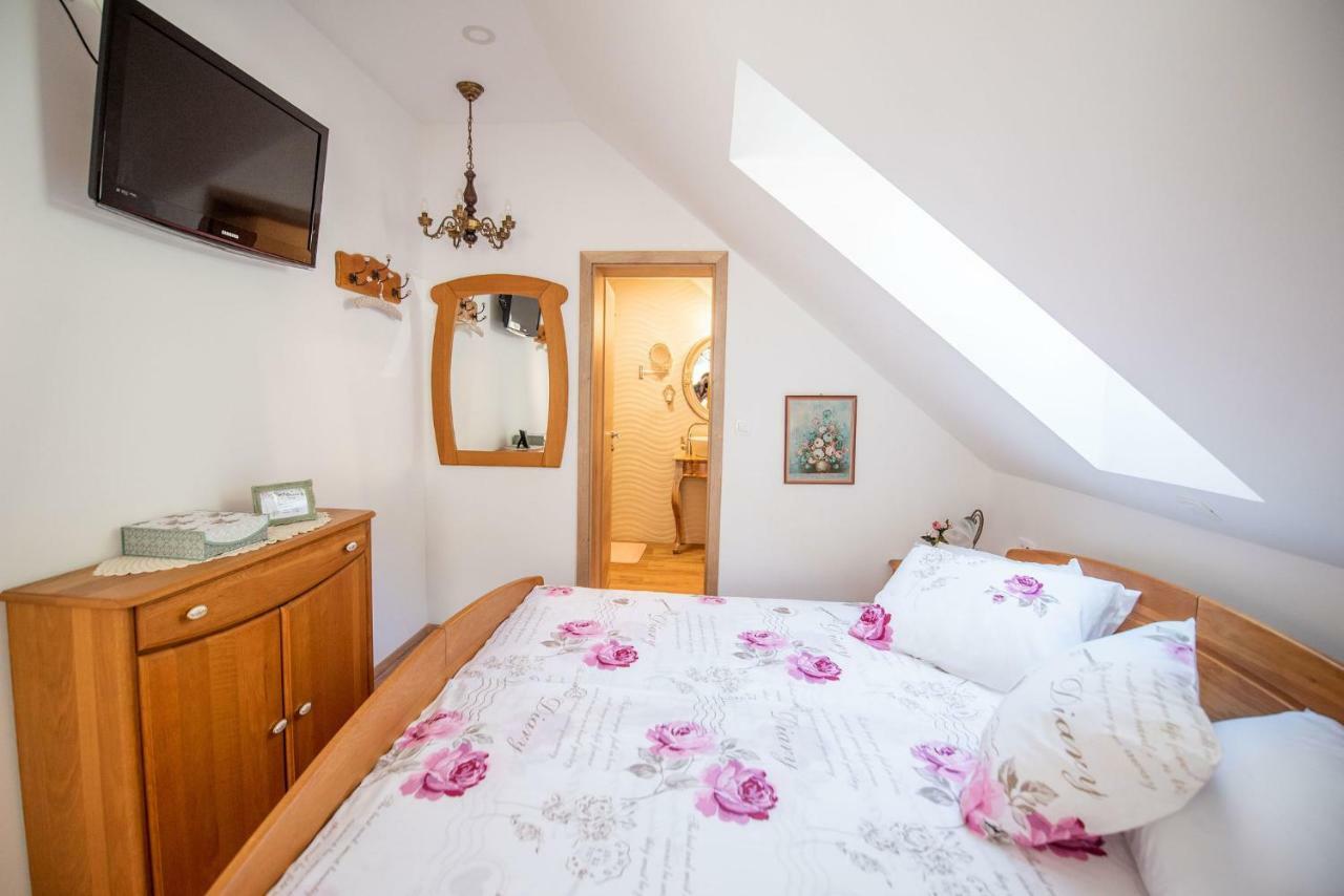 Apartmaji Urska Lasko Bagian luar foto