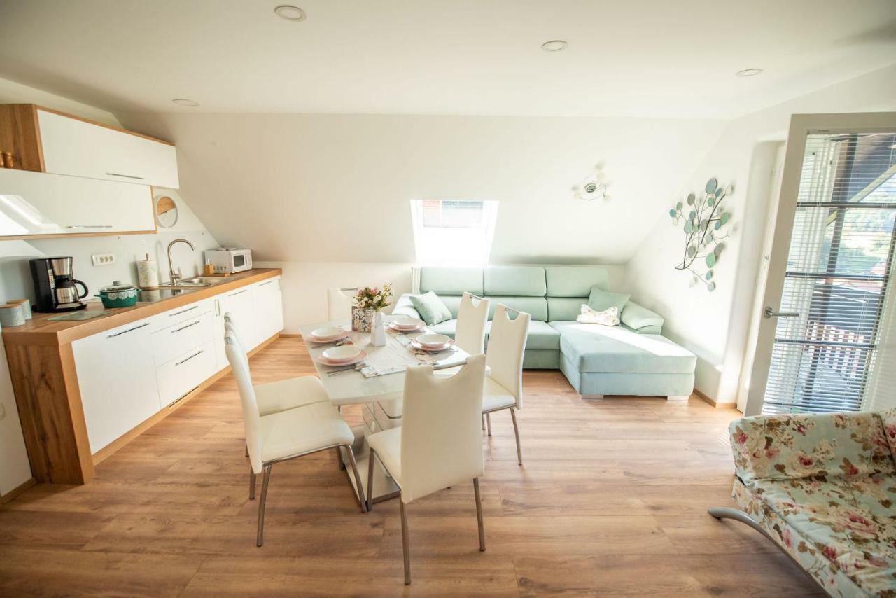 Apartmaji Urska Lasko Bagian luar foto