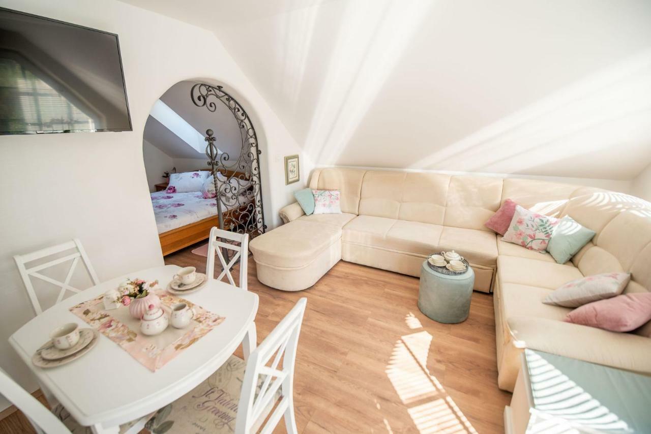 Apartmaji Urska Lasko Bagian luar foto