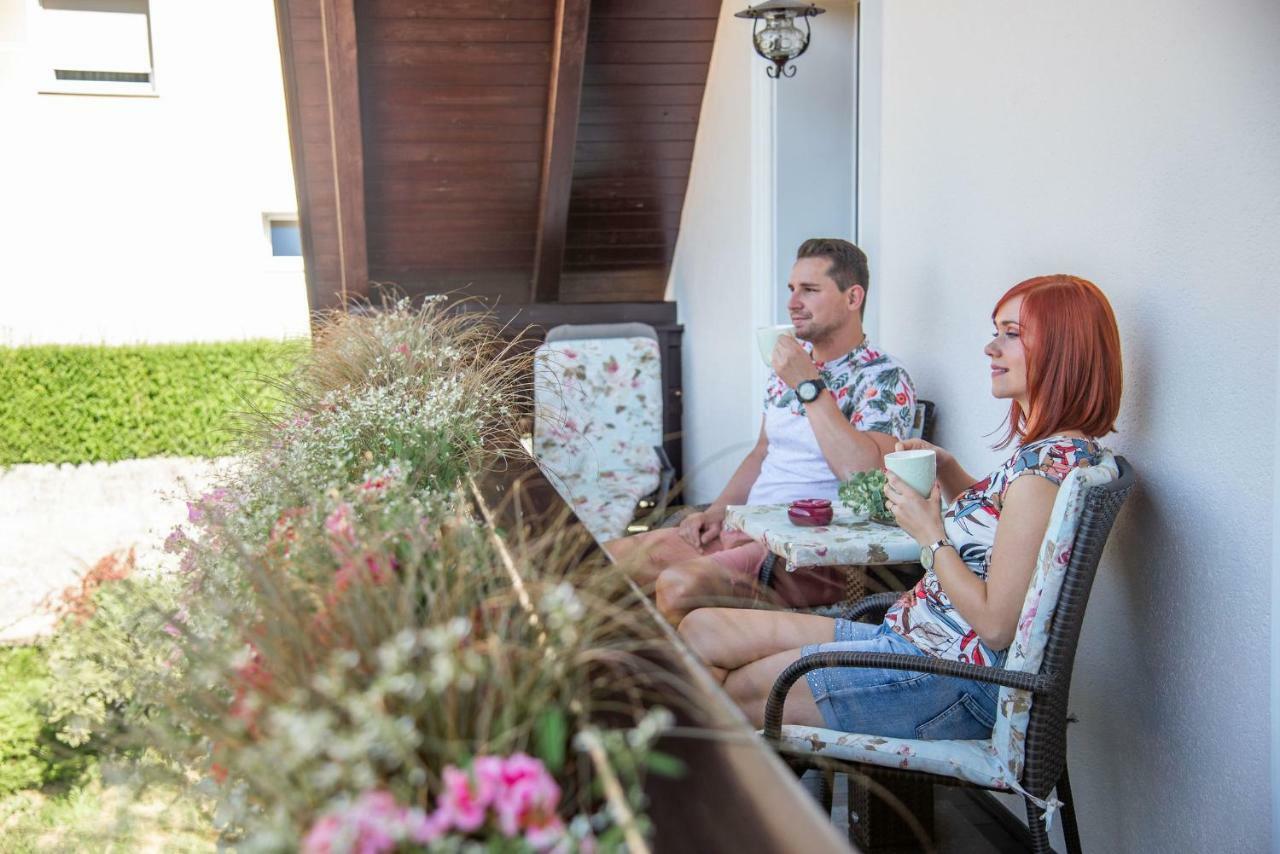 Apartmaji Urska Lasko Bagian luar foto