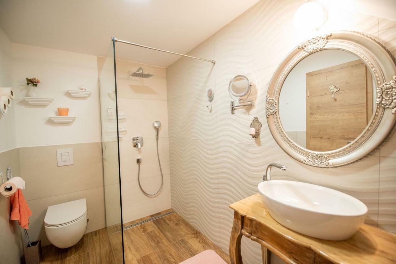 Apartmaji Urska Lasko Bagian luar foto
