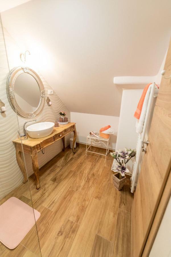 Apartmaji Urska Lasko Bagian luar foto