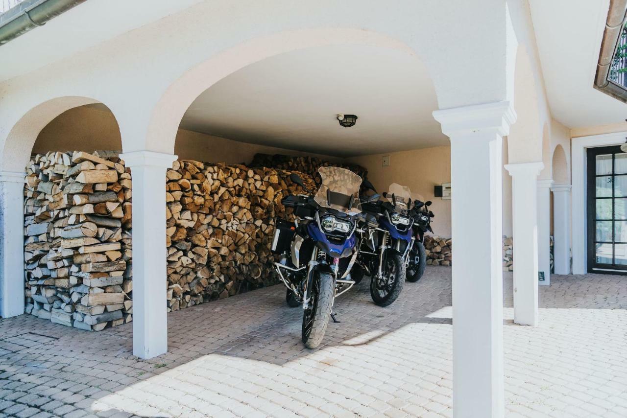 Apartmaji Urska Lasko Bagian luar foto